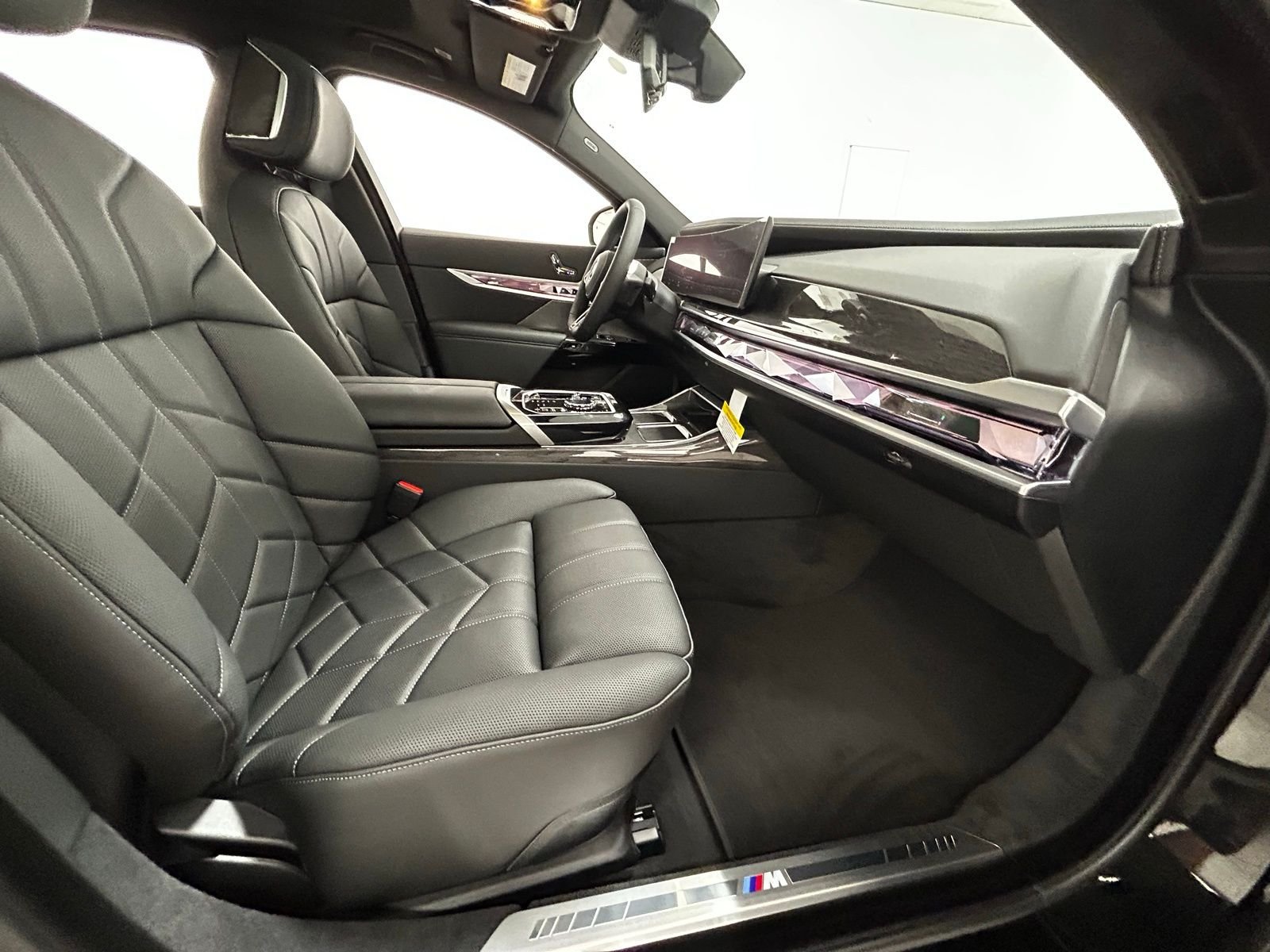 New 2026 Black Sapphire Metallic BMW xDrive60 image 72