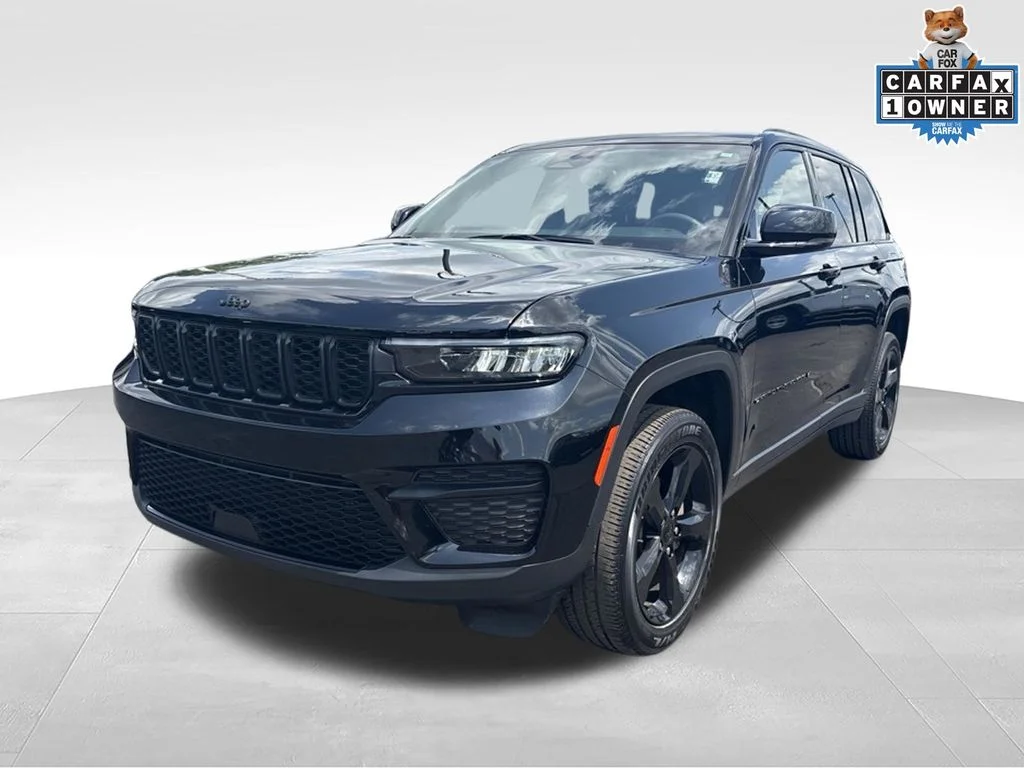 Used 2023 Black Jeep Altitude X image 8