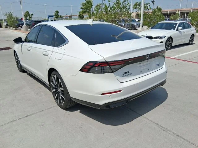 Used 2025 White Honda Touring image 4