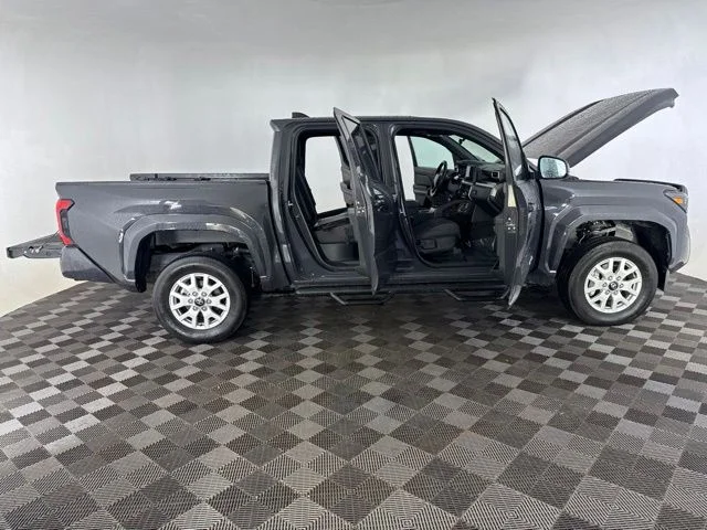 Used 2024  Toyota SR5 image 17