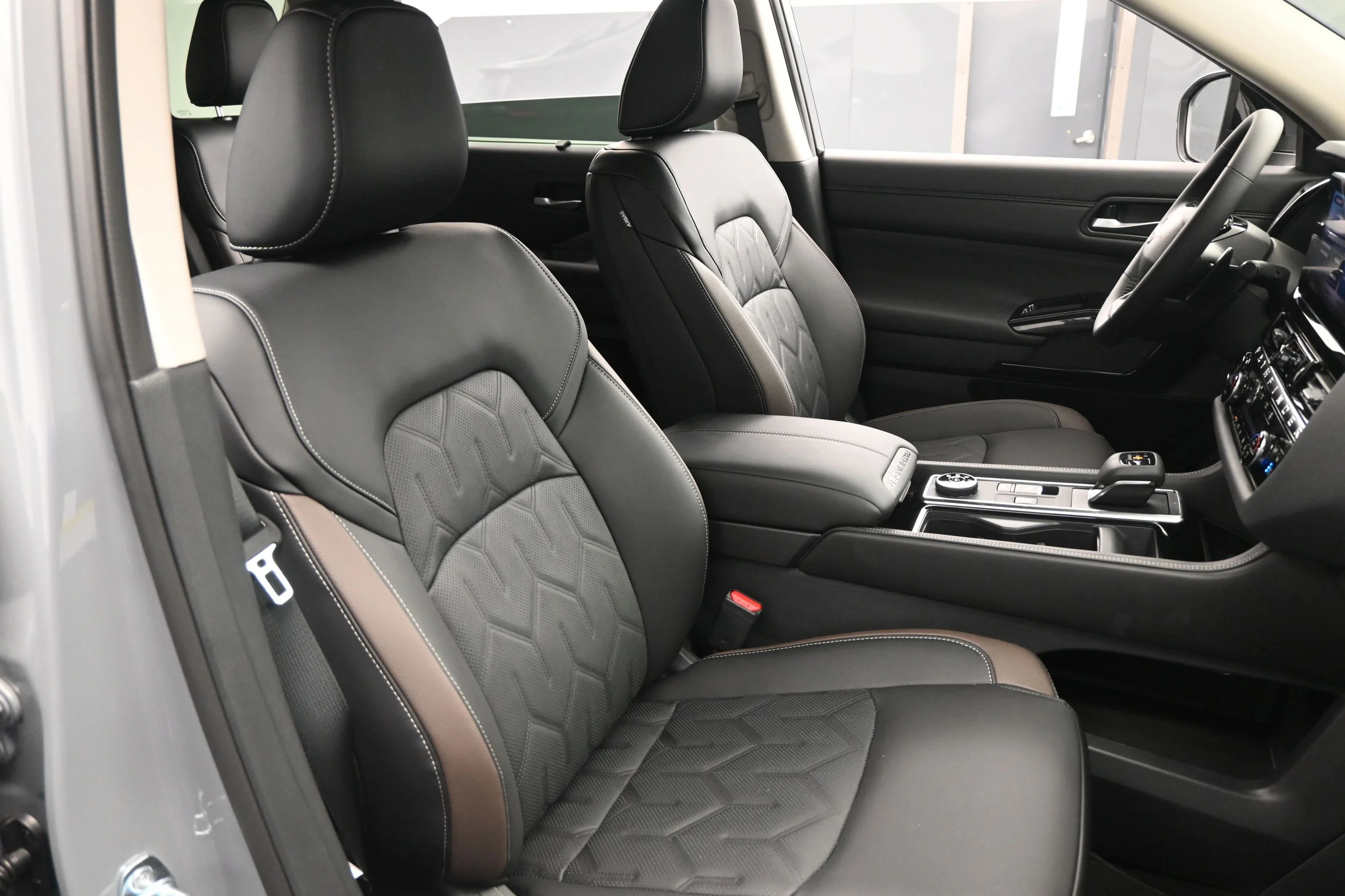 New 2026 Boulder Gray Pearl Nissan Platinum image 15