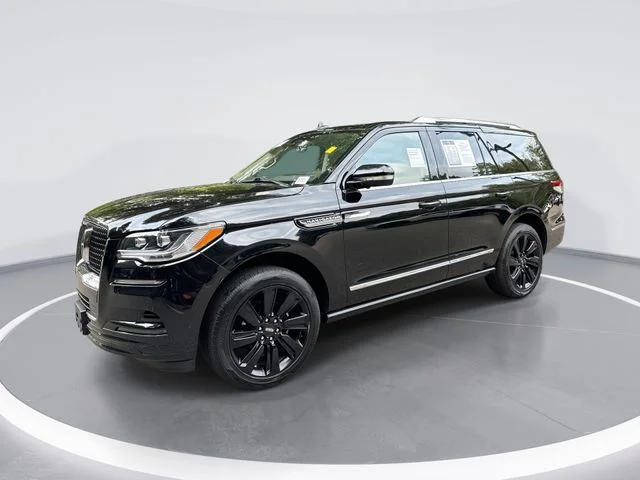 Used 2022 Black Lincoln Reserve image 1