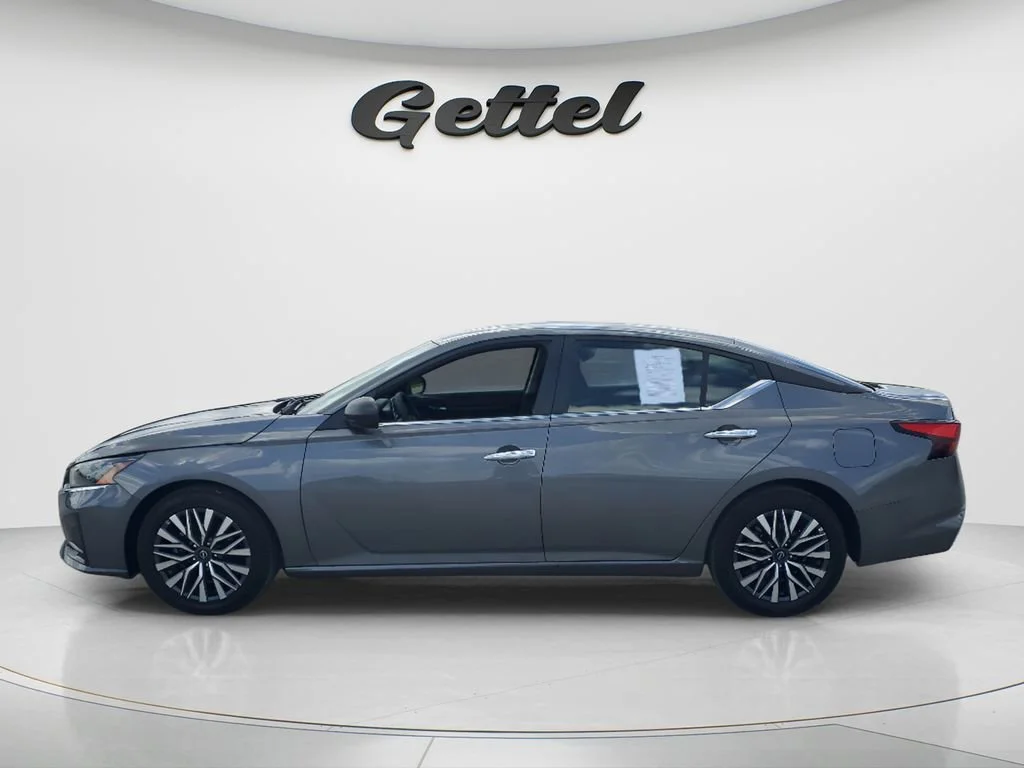 Used 2025 Gray Nissan SV FWD image 8