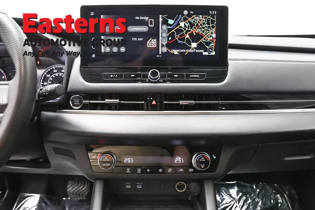 Used 2025 Gray Mitsubishi SE image 12
