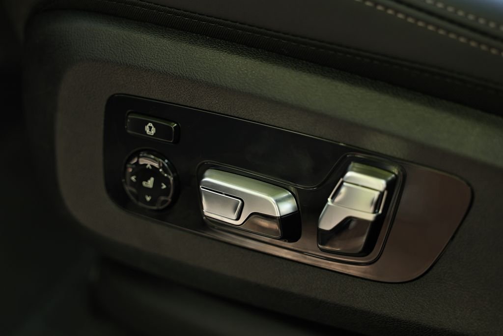 New 2027 Black Sapphire Metallic BMW xDrive40i image 22