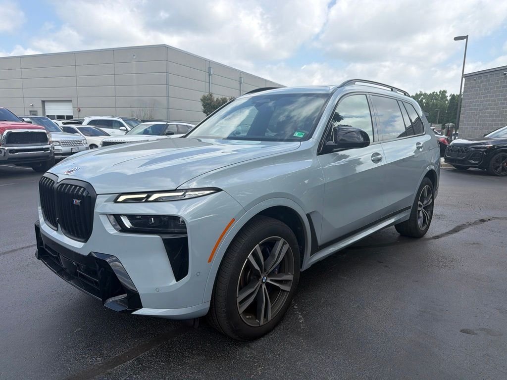 2023 BMW X7 M60i's photo