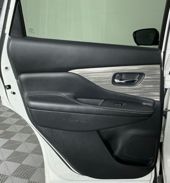Used 2018 White Nissan Platinum image 20