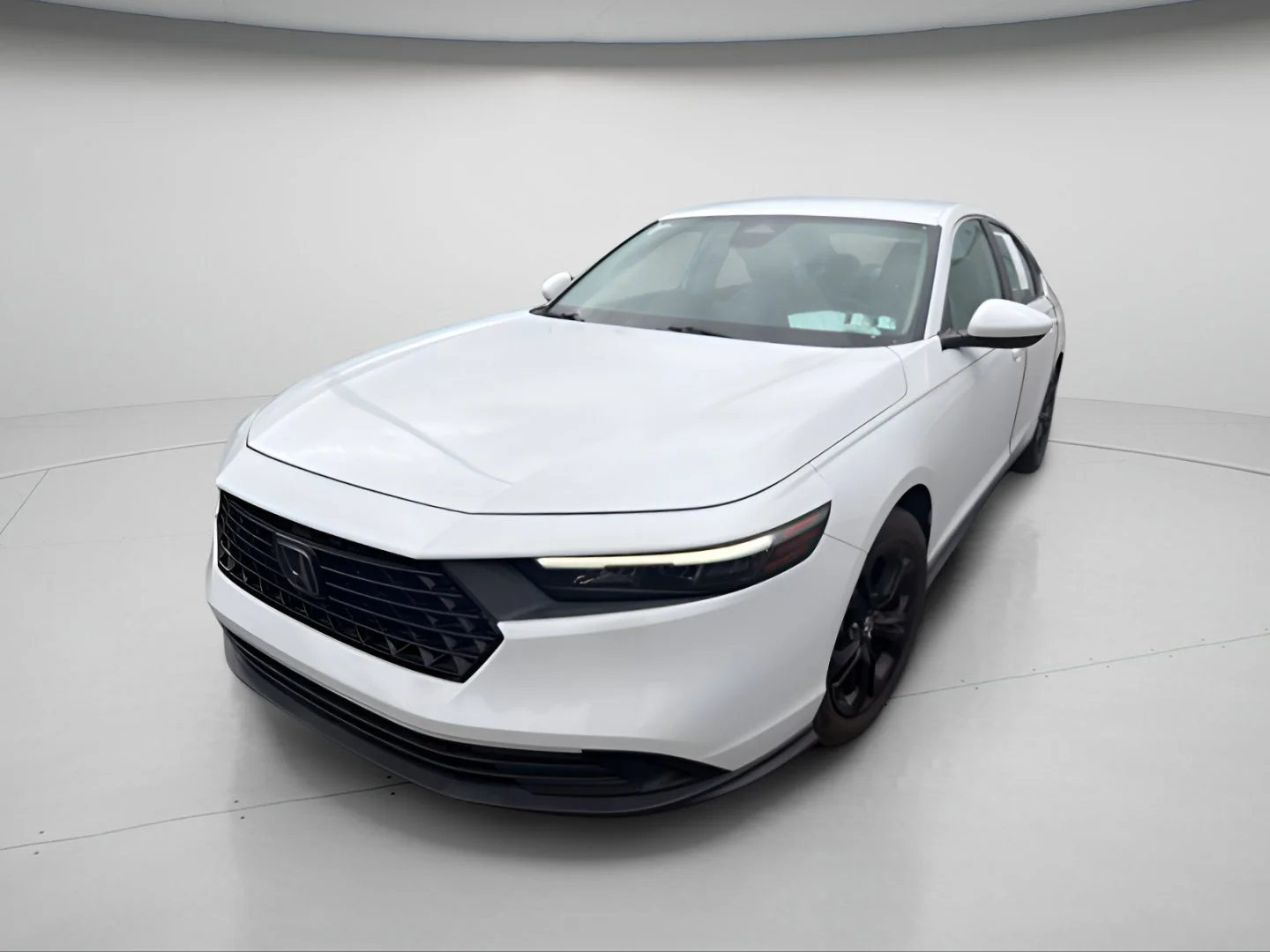 Used 2023 Platinum White Pearl Honda LX image 4