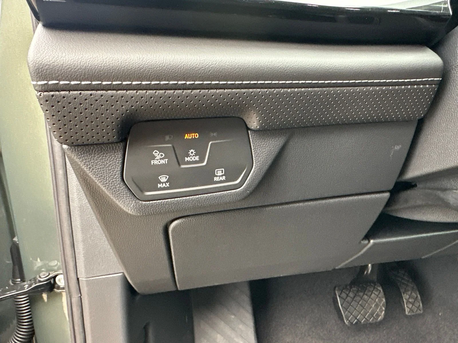 2026 Volkswagen Atlas SE w/Tech - Photo 14