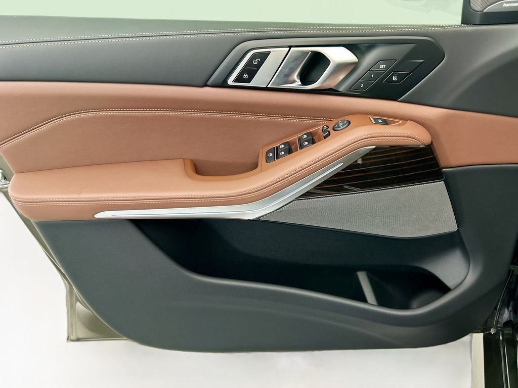 New 2026 Green Metallic BMW xDrive40i image 23