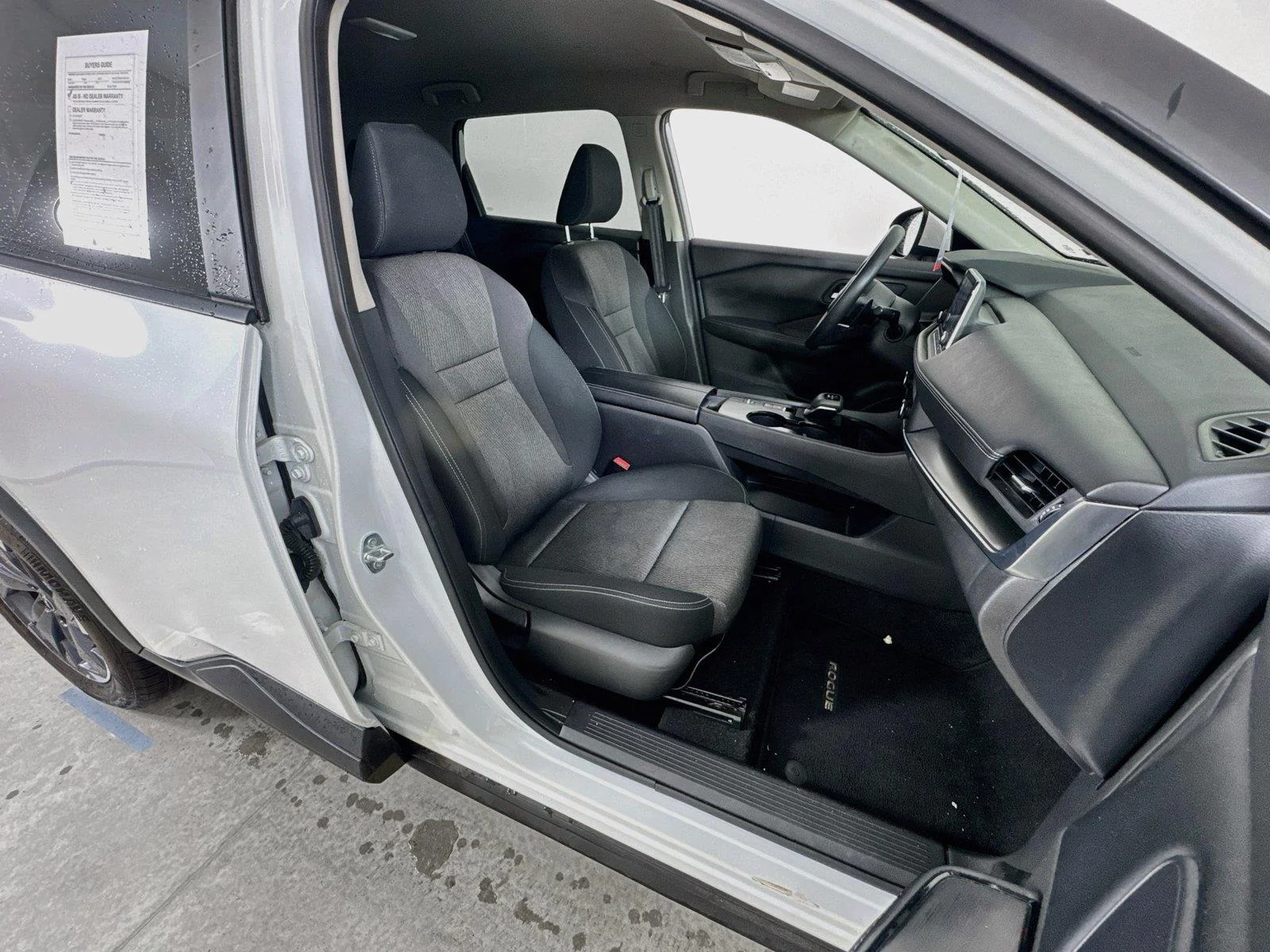 Used 2024 Everest White Pearl Nissan SV image 25