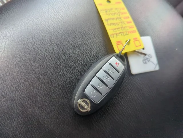 Used 2022 Gray Nissan SL image 21