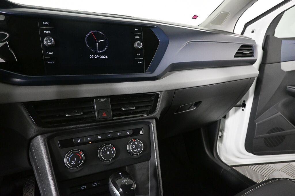 Used 2022 Pure White Volkswagen SE image 12