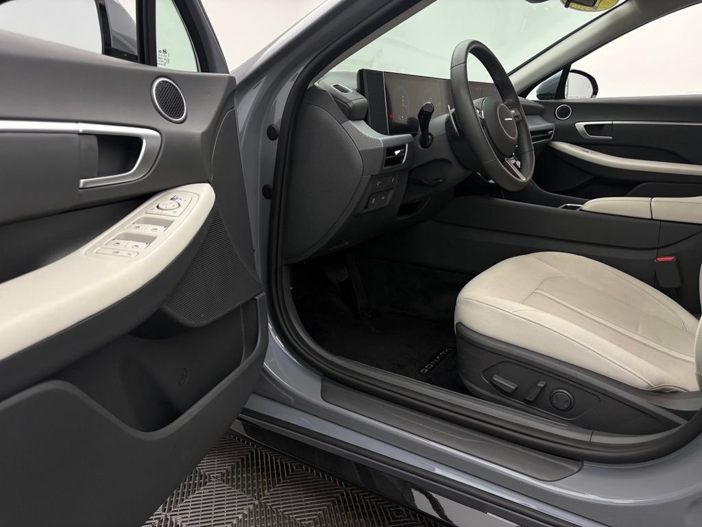 Used 2026 Transmission Blue Hyundai SEL Sport image 12