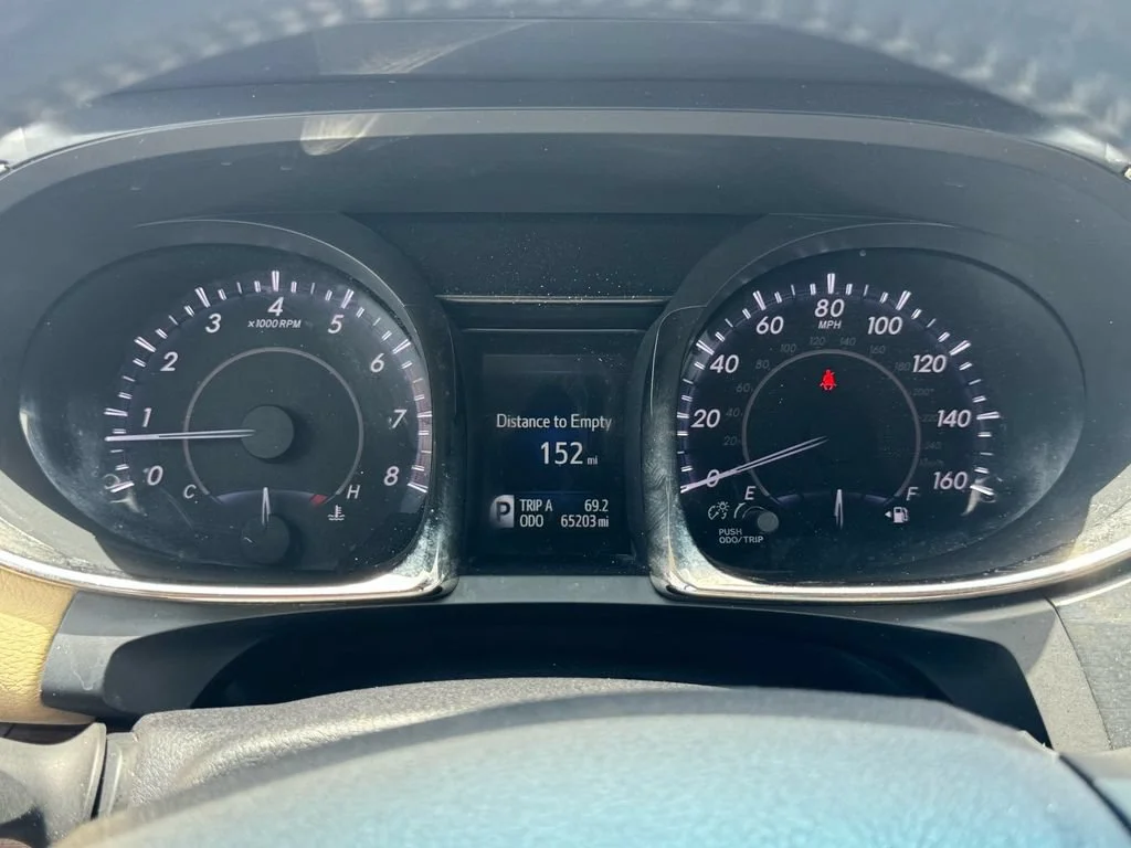 Used 2014 Beige Toyota XLE Premium image 20