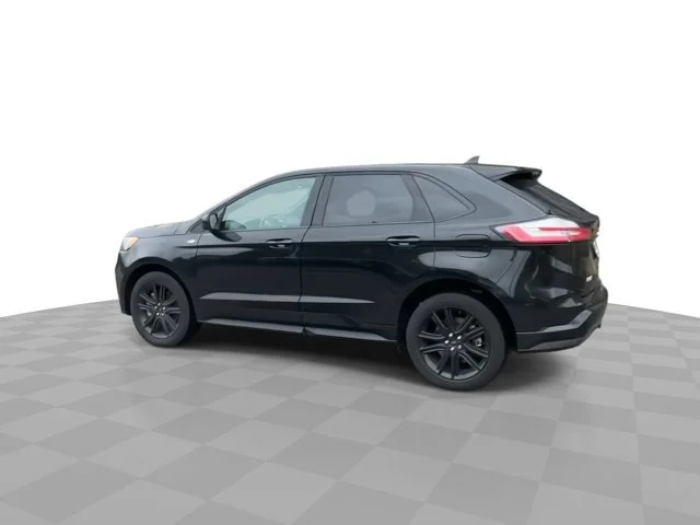 Used 2024 Agate Black Metallic Ford ST Line image 7