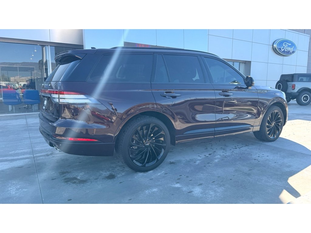 Used 2023 Diamond Red Metallic Tinted Clearcoat Lincoln Reserve image 7