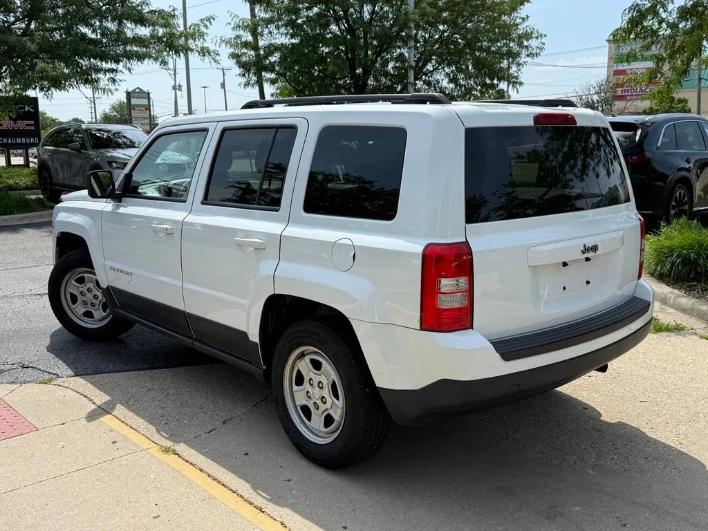 Used 2015 White Jeep Sport image 5