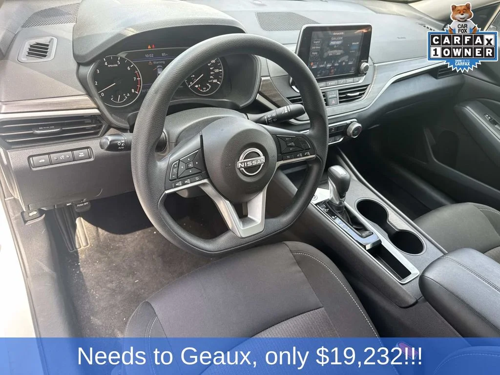 Used 2025 White Nissan 2.5 SV image 31