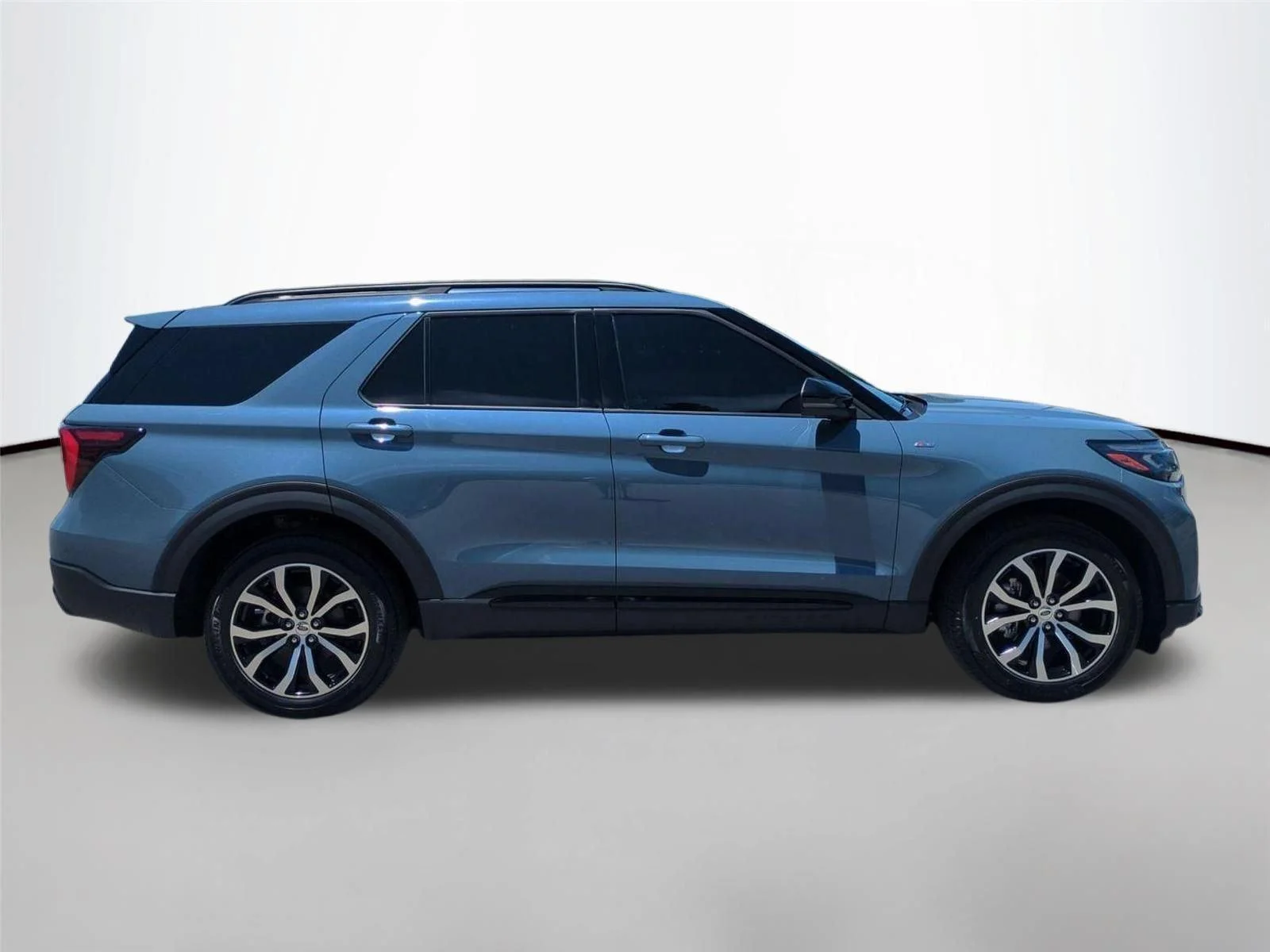 Used 2025 Vapor Blue Ford ST-Line image 6