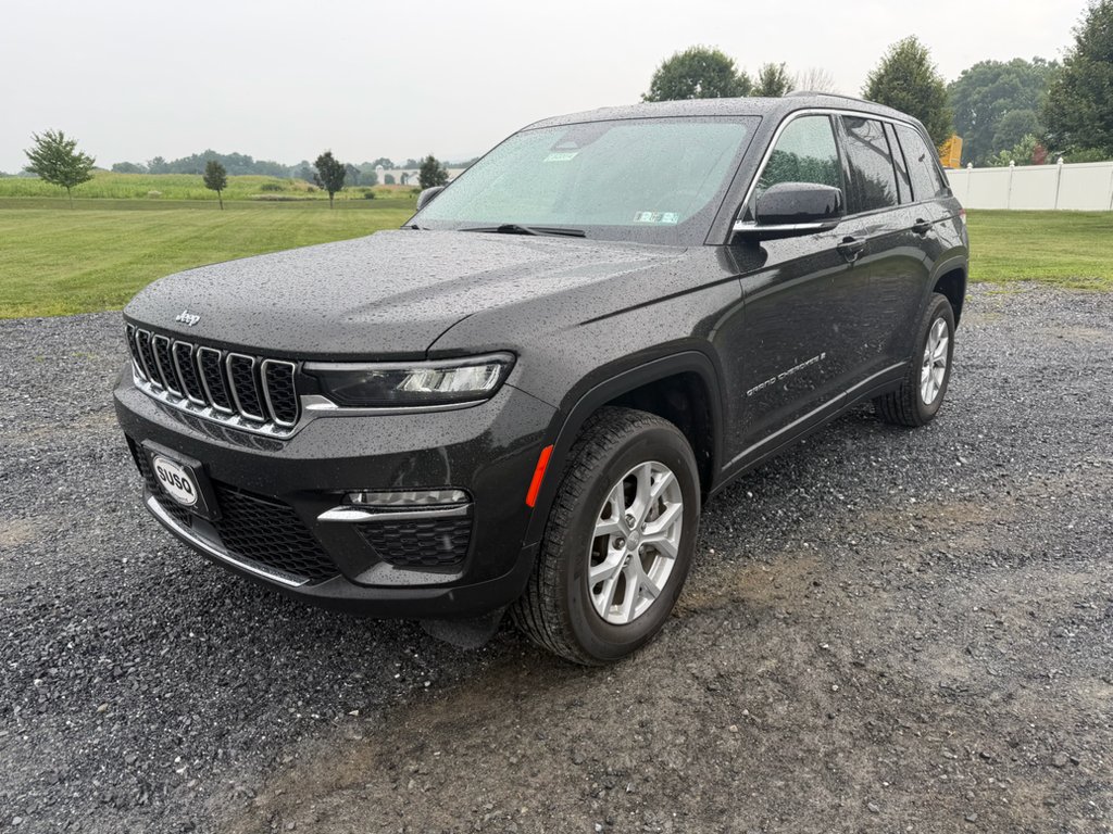 Used 2023 Rocky Mountain Pearlcoat Jeep Limited image 3