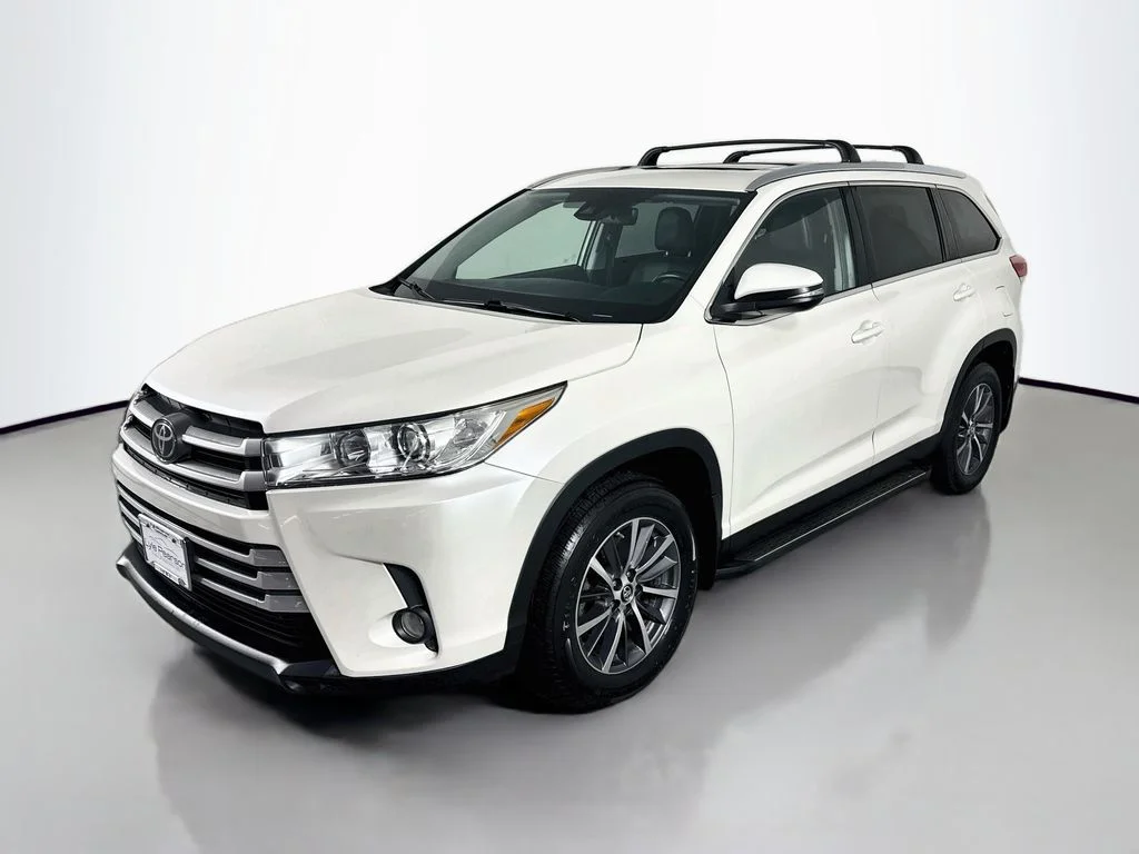 Used 2019 Blizzard Pearl Toyota XLE image 1