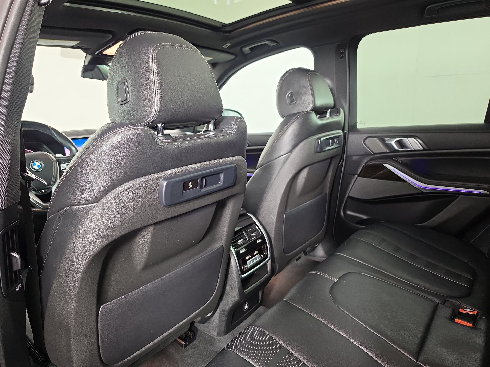 Used 2020 Black BMW sDrive40i image 38