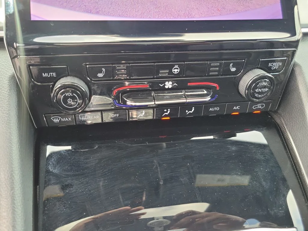 Used 2024 Silver Jeep 4xe image 39
