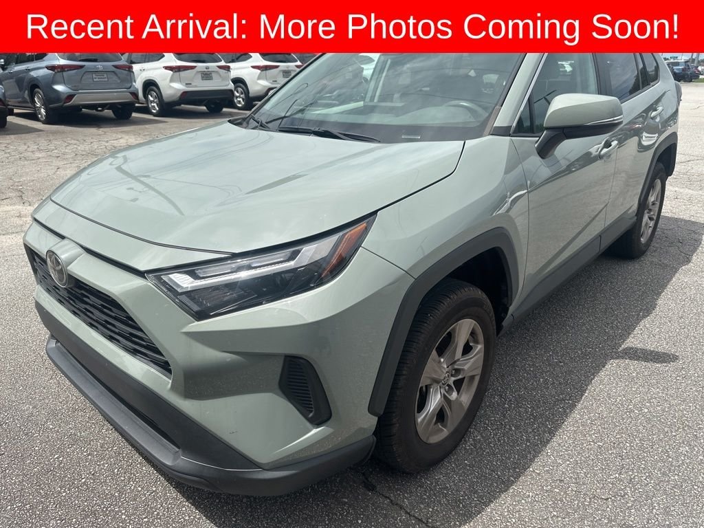 2023 Toyota RAV4 XLE FWD's photo