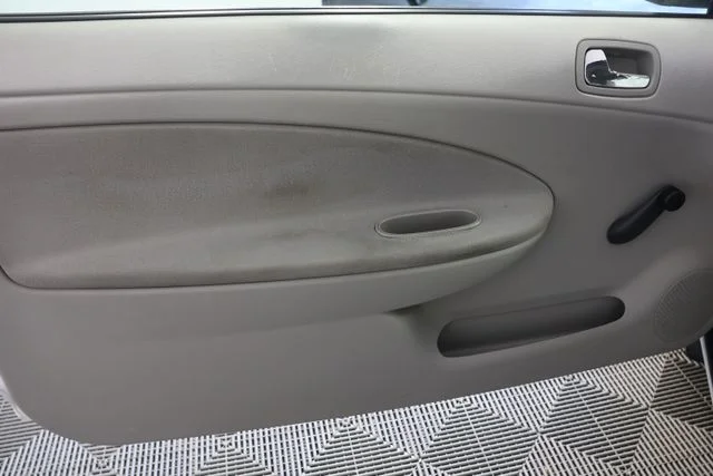 Used 2005 White Chevrolet Base image 19