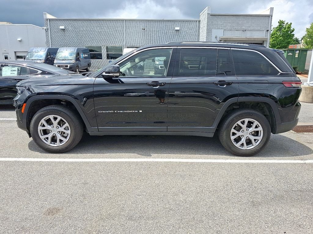 Used 2022 Black Jeep Limited image 4