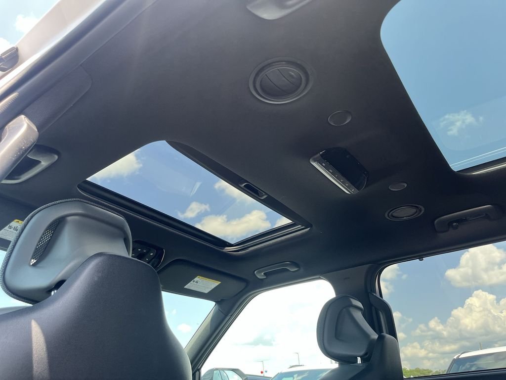 New 2027 Glacial White Pearl Kia X-Line SX image 27