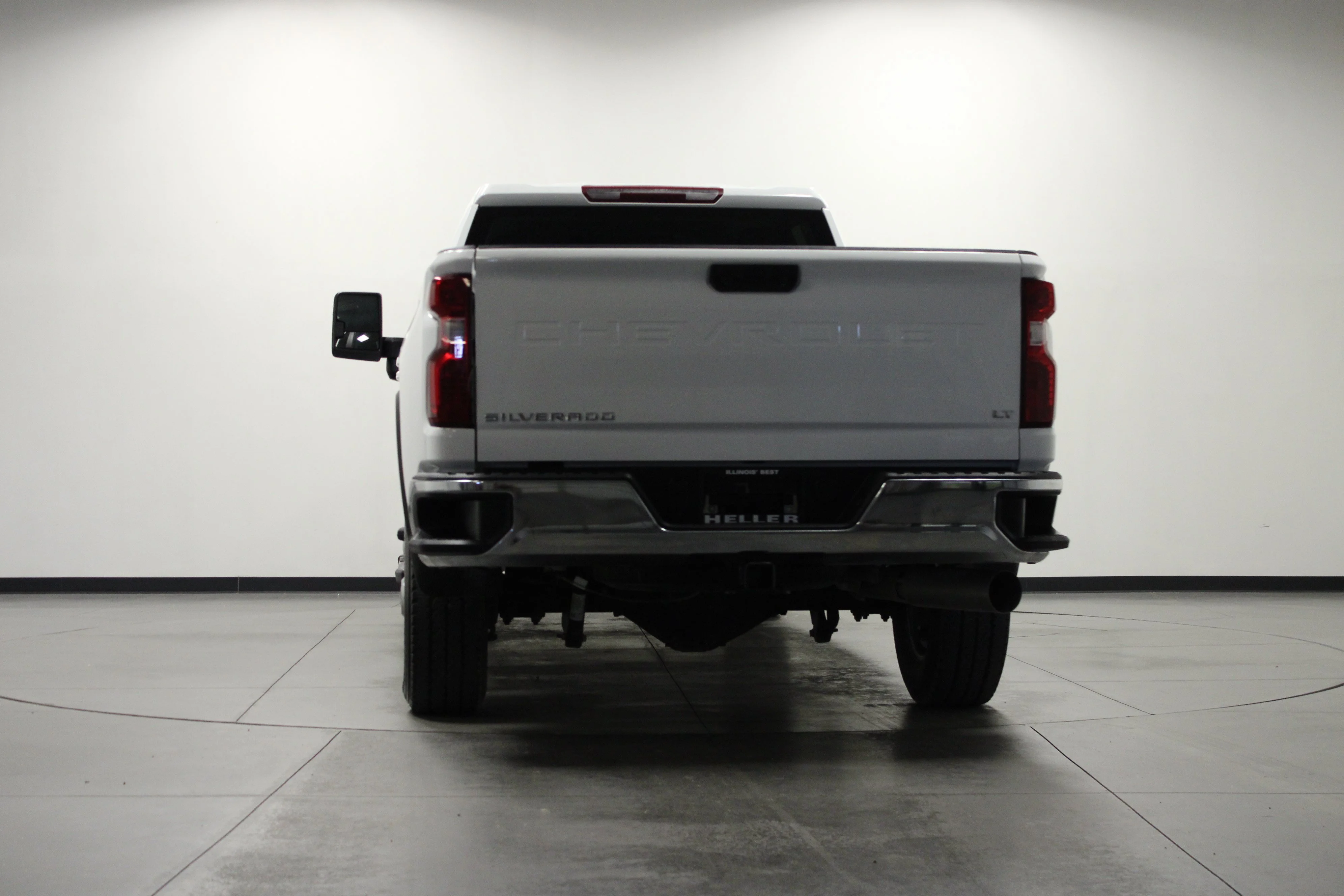 Used 2025 Summit White Chevrolet LT image 5
