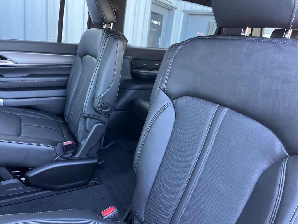 New 2026 Bright White Clear-Coat Exterior Paint Jeep Limited Altitude image 38