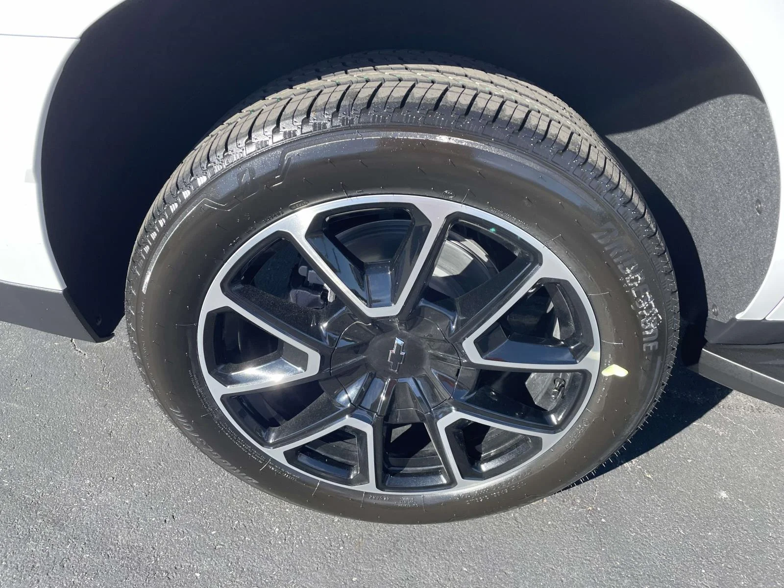 New 2027 Summit White Chevrolet RST image 7