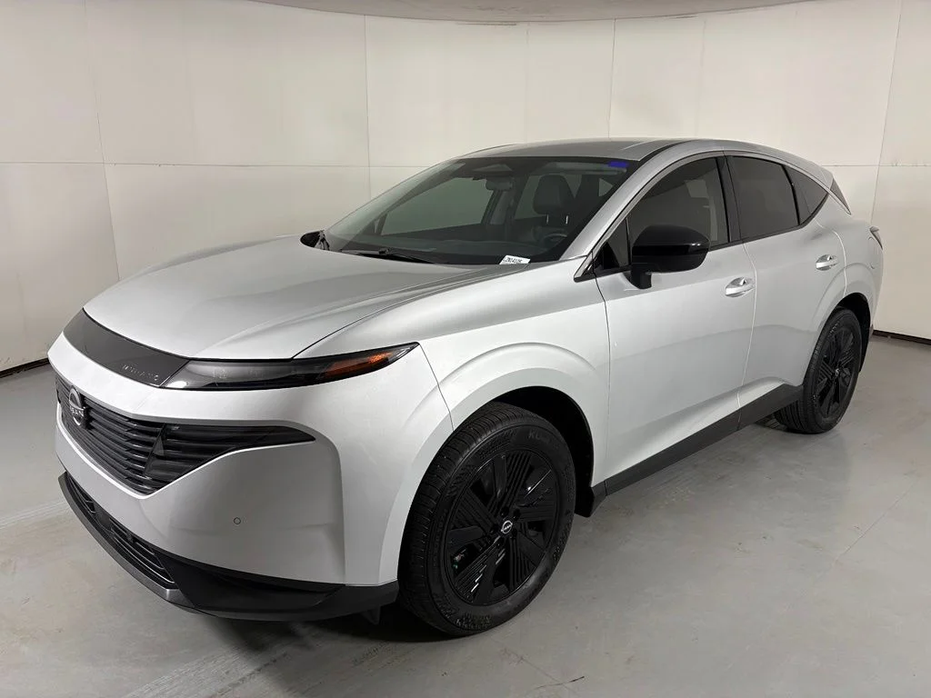 Used 2025 Silver Nissan SV image 3