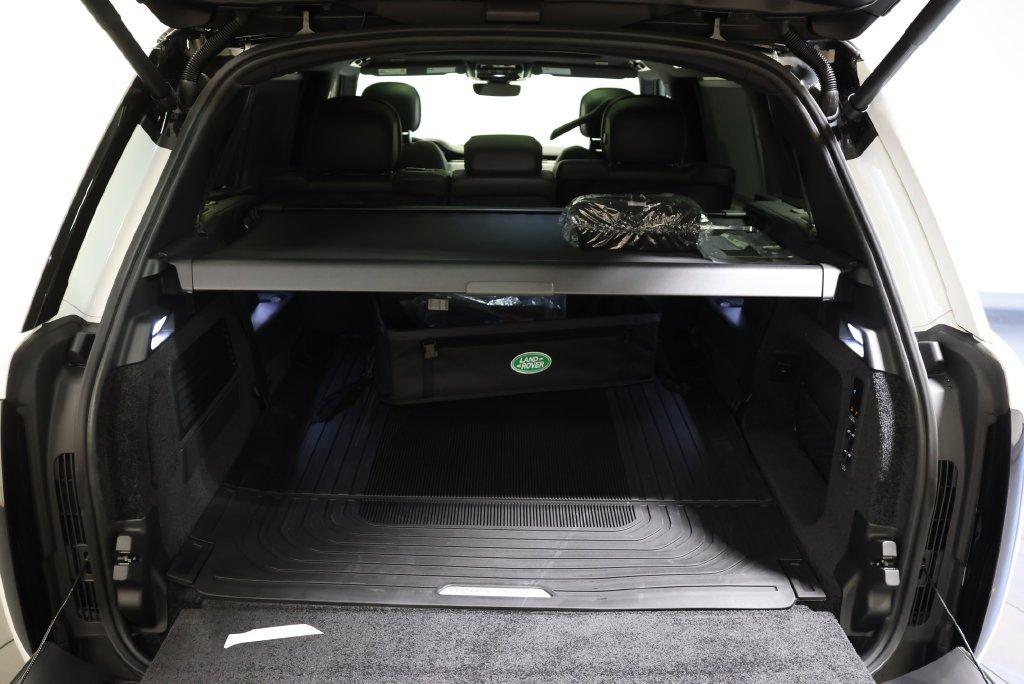 New 2027 Fuji White Land Rover SE image 47