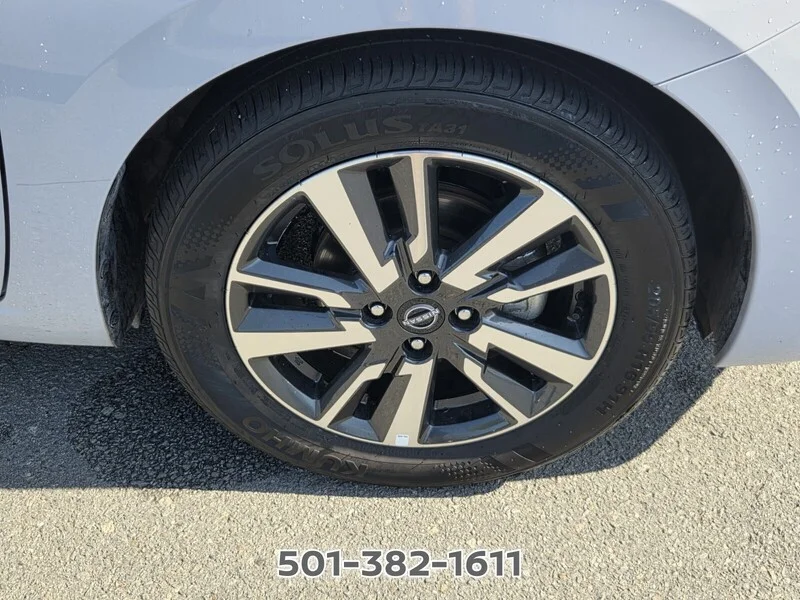 Used 2025 Pearl NISSAN SV CVT image 18
