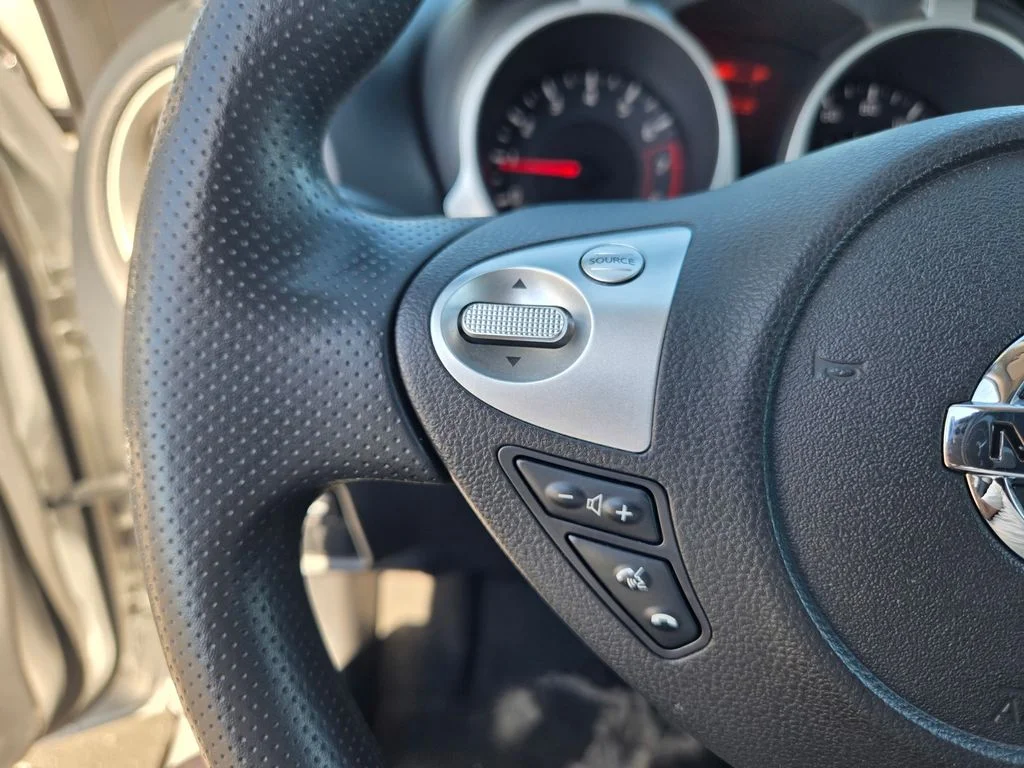 Used 2016 Silver Nissan S image 24