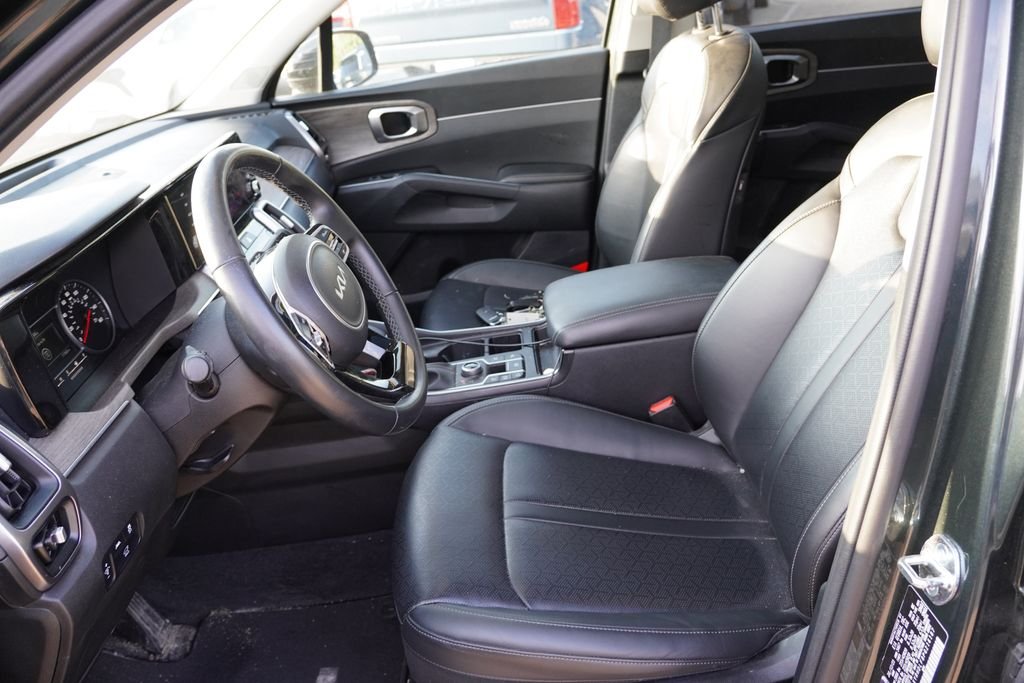 Used 2023 Aruba Green Kia X-Line EX image 4
