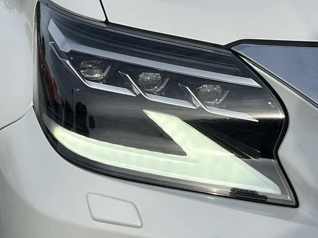 Used 2022 White Lexus 460 image 9