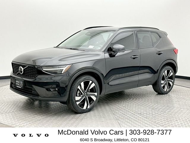 2024 Volvo XC40 B5 Plus Dark Theme