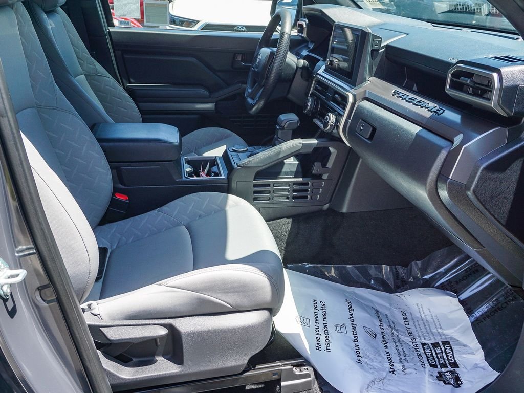 Used 2025  Toyota SR5 image 12