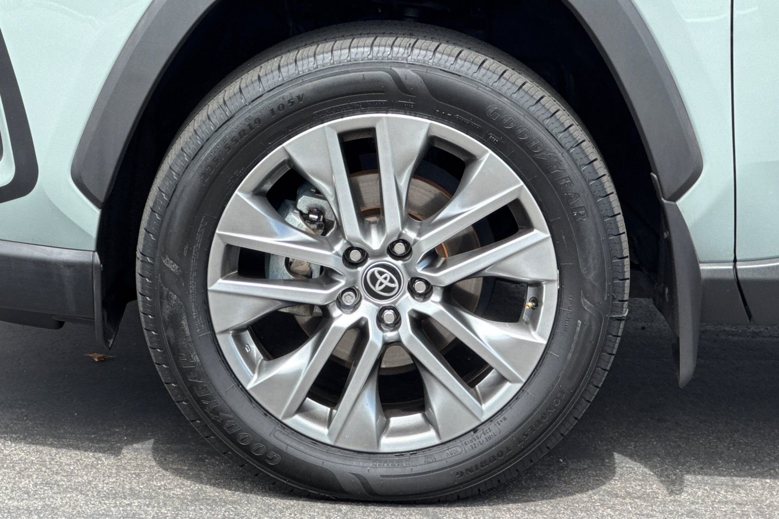 Certified Used 2023  Toyota XLE Premium image 35