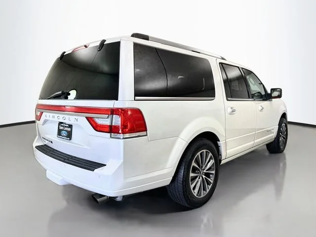 Used 2017 White Platinum Clearcoat Lincoln Select image 7
