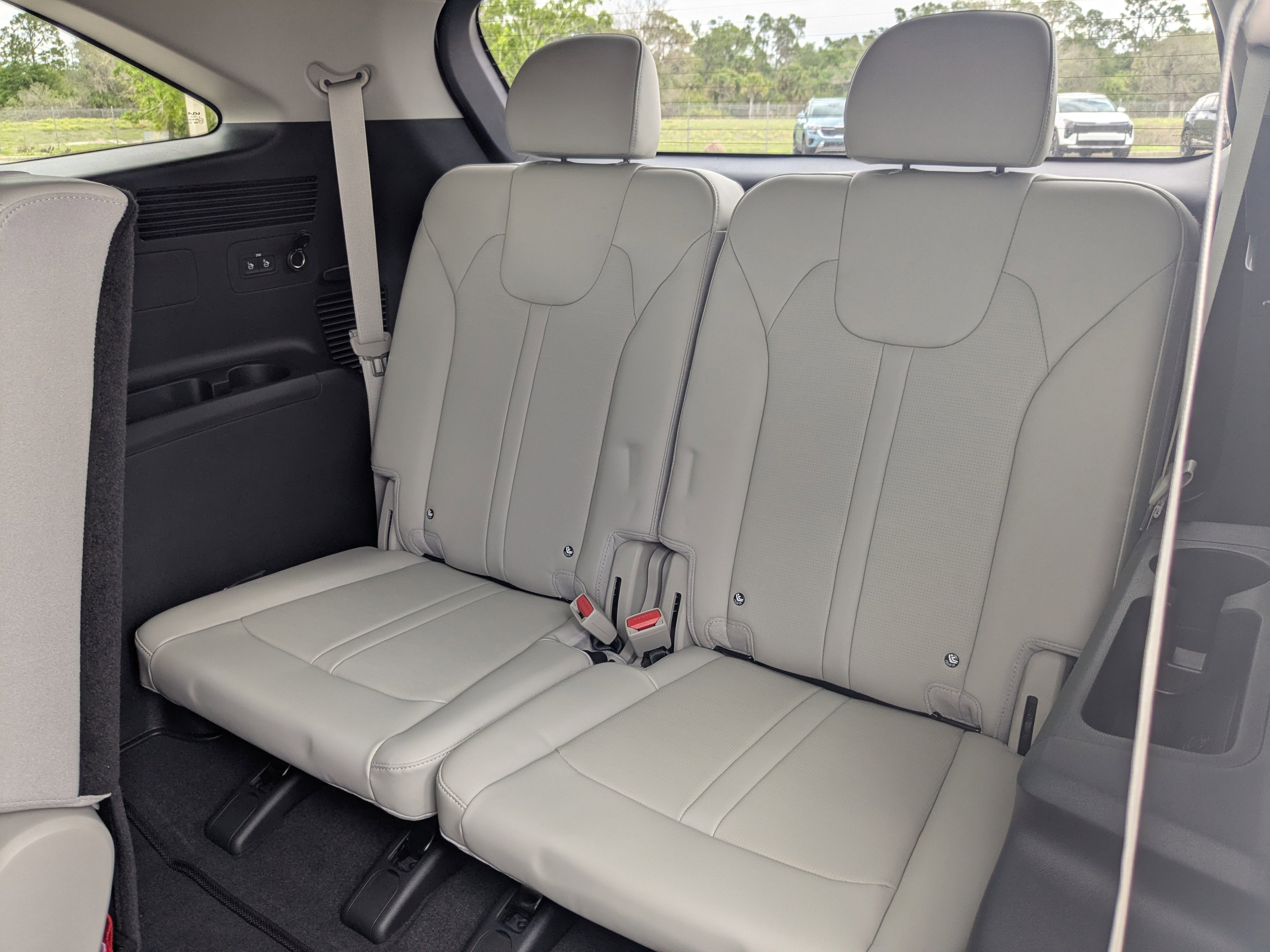New 2026 Glacial White Pearl Kia EX image 16