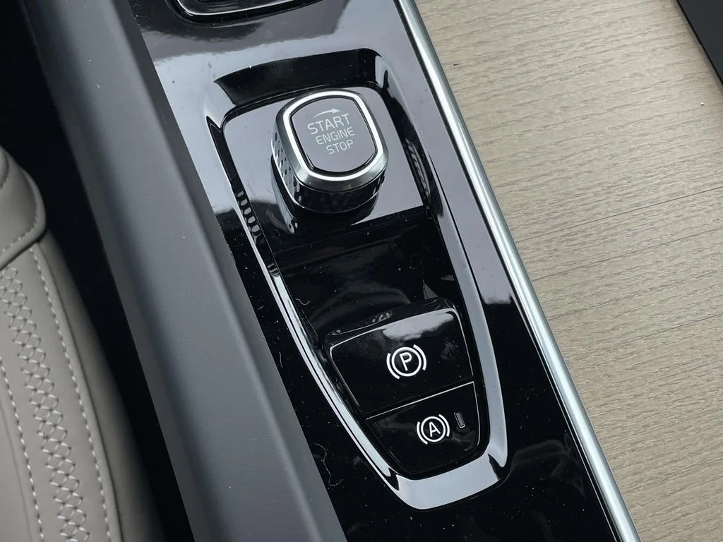 New 2026 Onyx Black Metallic Volvo Core image 21