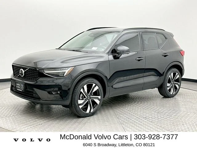 2024 Volvo XC40 B5 Plus Dark Theme