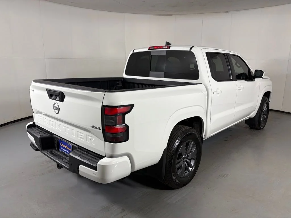 New 2026 Glacier White Nissan Crew Cab SV image 8