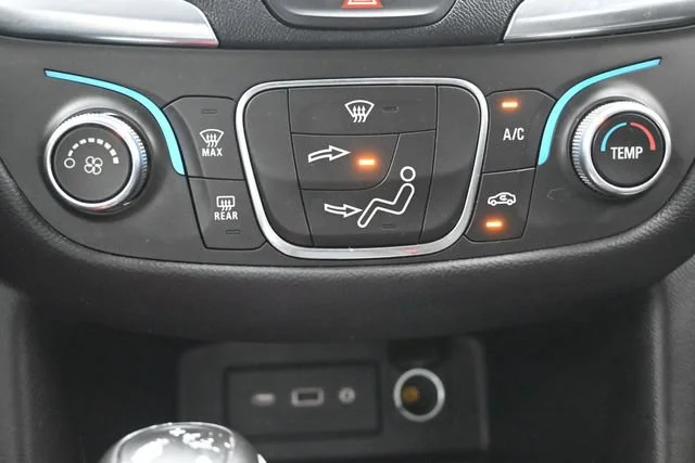 Used 2021 MOSAIC BLACK METALLIC Chevrolet LT image 18
